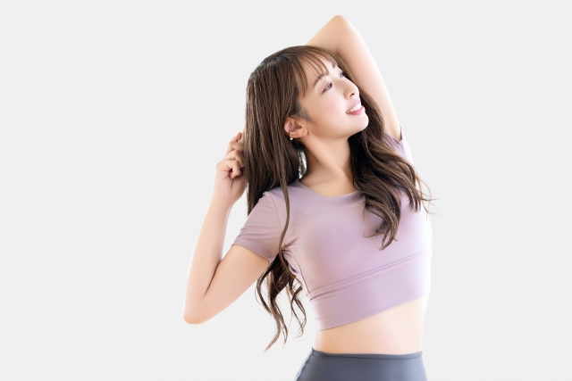 ヨガをする女性