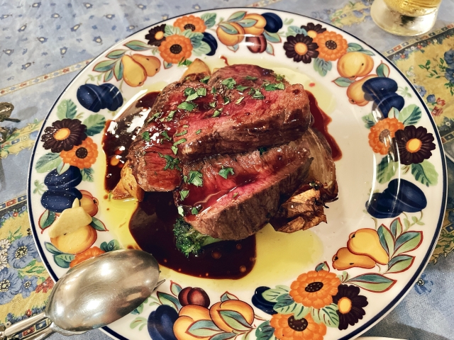 ジビエの旬はいつ？シカ肉やイノシシ肉など種類別におすすめの季節を紹介
